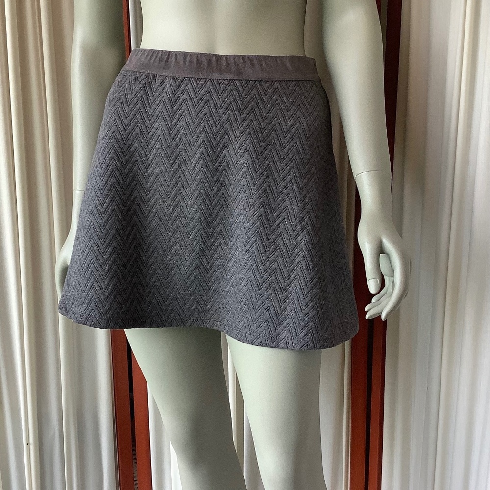 Candie’s Gray Zig-Zag Mini Skirt Pull On with Faux Suede Waist Band Small